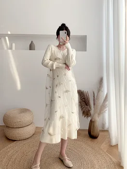 LUX ANGNER Efteråret 2020 Nye Kvindelige franske Luksus Temperament Sweater Kjole Hvid Lange ærmer Strikket Kjoler, To-piece suit
